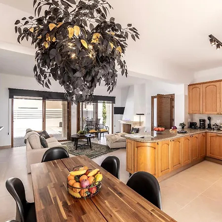Sunnyvillas-3br New Modern Villa-private Pool-hvn Paralimni