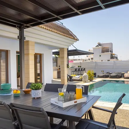 Sunnyvillas-3br New Modern Villa-private Pool-hvn Paralimni
