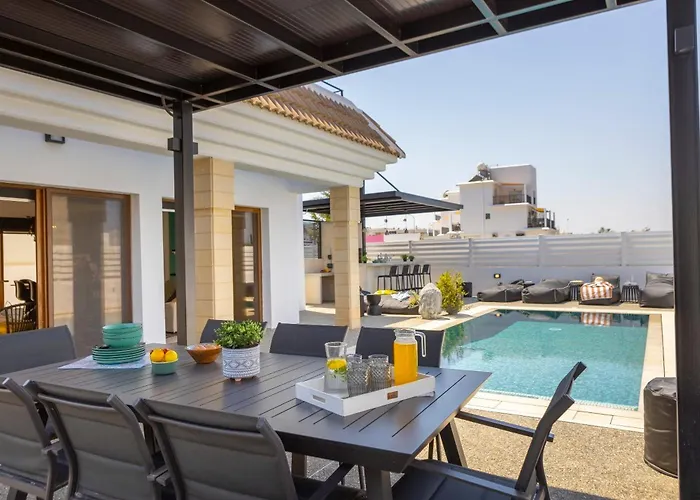 Sunnyvillas-3br New Modern Villa-private Pool-hvn Paralimni